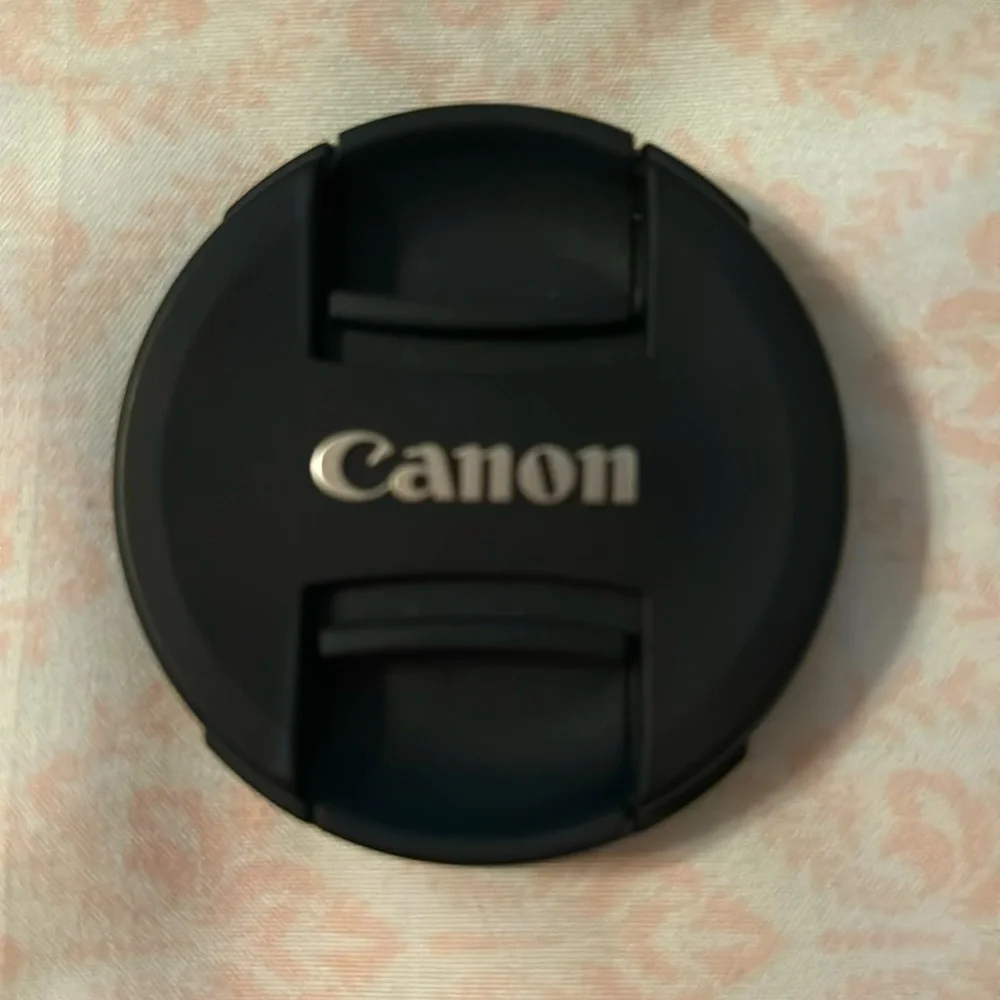 Canon Black Snap-On Lens Cap with Center Pinch